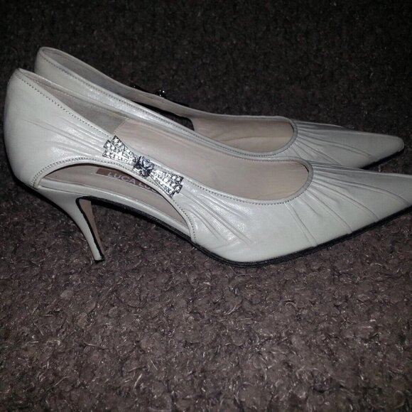 LUCA LUCA Italy-Beige Pleated Leather w/Jeweled Bow-GORGEOUS! SZ 37-Near Mint - Picture 4 of 7
